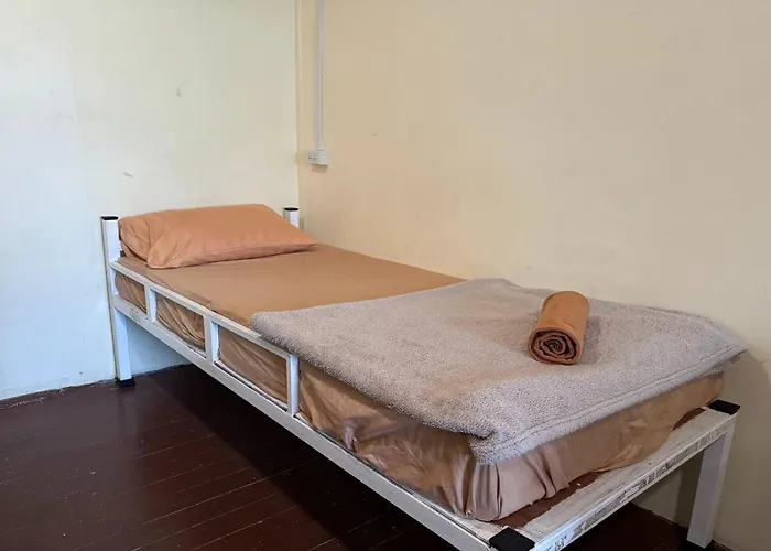 Hostal The House *