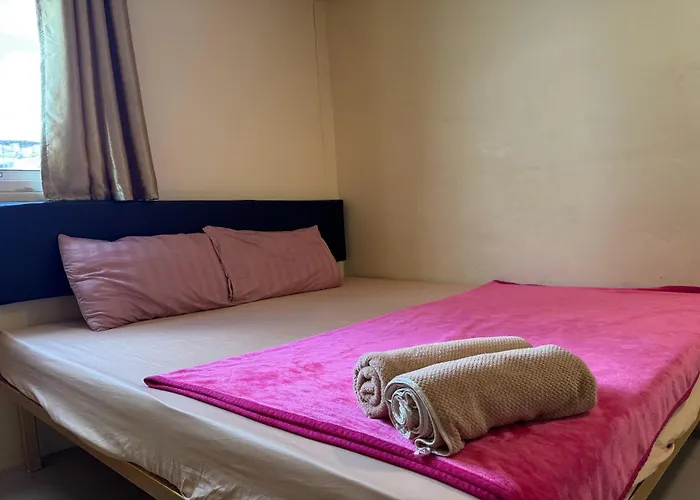 The House Hostal *
