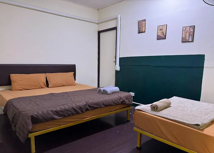 Hostal The House