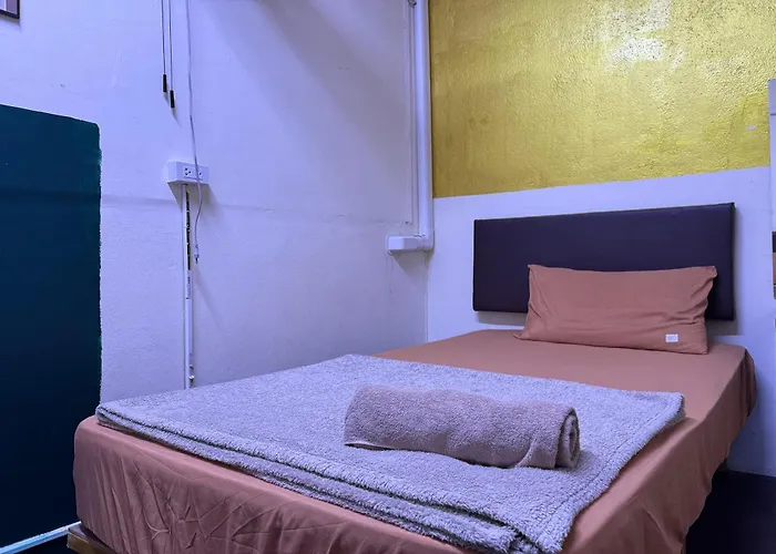 Hostal The House